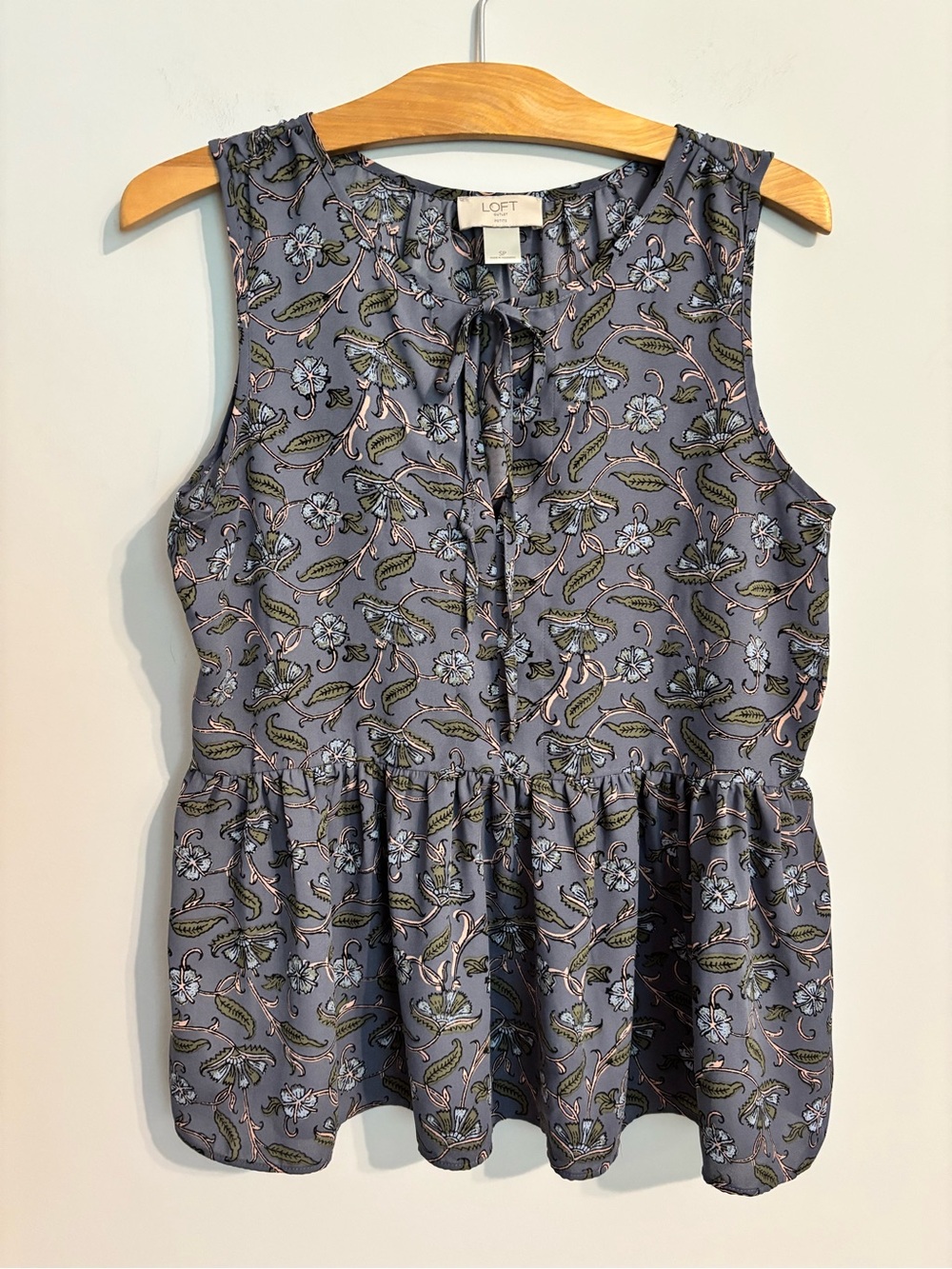Loft blue-gray sleeveless tiered floral blouse